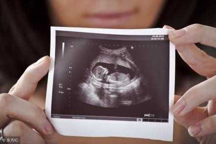 单独二孩催生代孕母亲：助孕28周发现老公出轨，